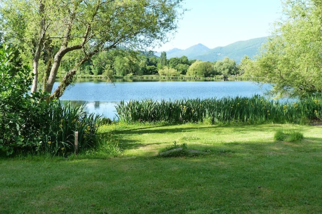 Cottage Les Pyrenees Au Bord De L'Eau Barbazan Exterior foto