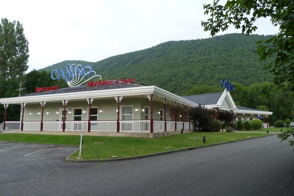 Cottage Les Pyrenees Au Bord De L'Eau Barbazan Exterior foto